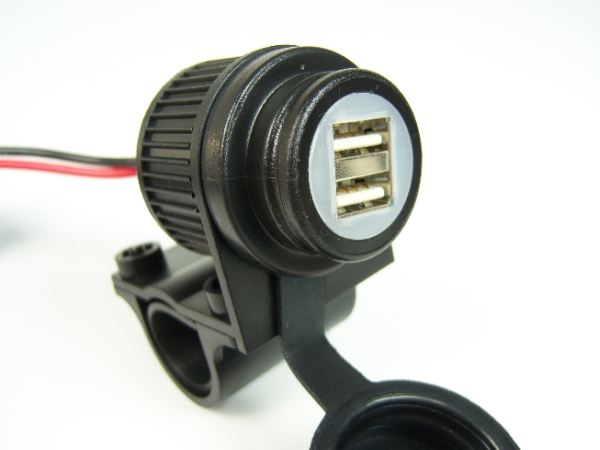 Acquista Online Doppia presa USB da moto 12-24V per 22 mm / 25 mm manubrio